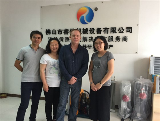 外國(guó)友人再次參觀睿佳冷卻器 外國(guó)友人再次參觀睿佳冷卻器