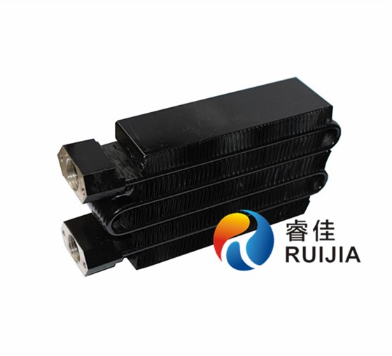 無油空壓機(jī)后部冷卻器.jpg 無油空壓機(jī)后部冷卻器.jpg