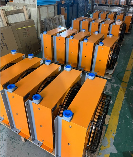 風(fēng)冷卻器打包發(fā)貨 風(fēng)冷卻器打包發(fā)貨