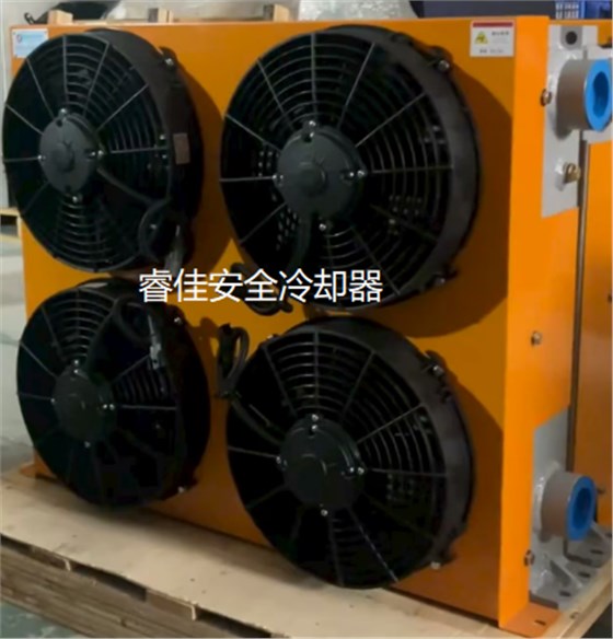 風(fēng)冷卻器打包發(fā)貨.png 風(fēng)冷卻器打包發(fā)貨.png