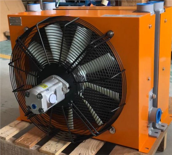 風(fēng)冷散熱器打包發(fā)貨 風(fēng)冷散熱器打包發(fā)貨