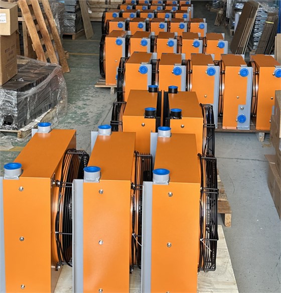 風冷式油冷卻器打包發(fā)貨