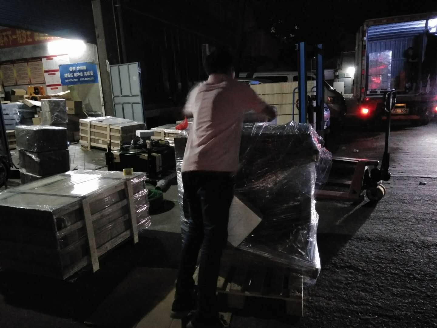 風(fēng)冷散熱器發(fā)貨 風(fēng)冷散熱器發(fā)貨