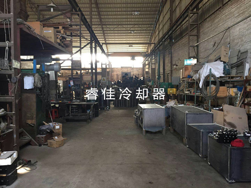 水冷卻器生產(chǎn)車(chē)間.jpg 水冷卻器生產(chǎn)車(chē)間.jpg