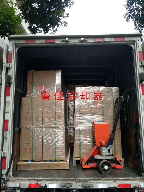 風(fēng)冷散熱器發(fā)貨.jpg