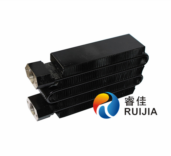 無(wú)油空壓機(jī)后部冷卻器.jpg 無(wú)油空壓機(jī)后部冷卻器.jpg