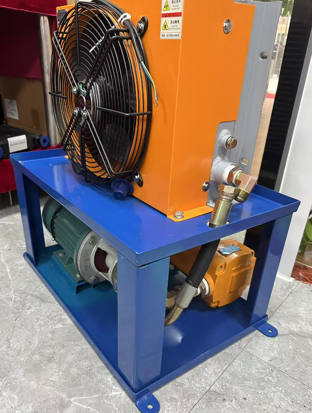 用于冷卻減速機潤滑油的風(fēng)冷散熱器