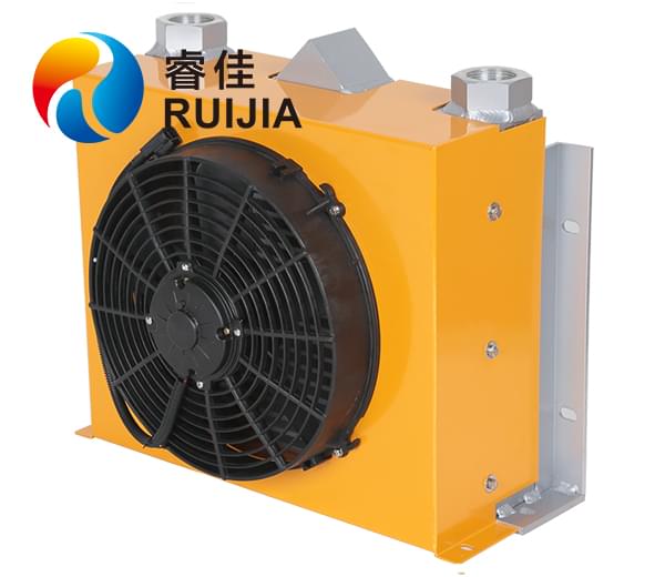 【舍近求遠(yuǎn)】李經(jīng)理采購(gòu)耐用省心吊車液壓風(fēng)冷卻器