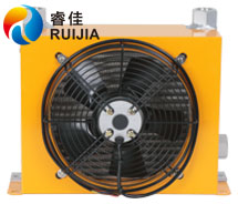小型液壓機(jī)發(fā)展空間大 油冷卻器市場(chǎng)競(jìng)爭(zhēng)如何?