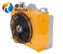 【碼頭機(jī)械】RJ357油冷卻器 為客戶提供貼心防腐處理