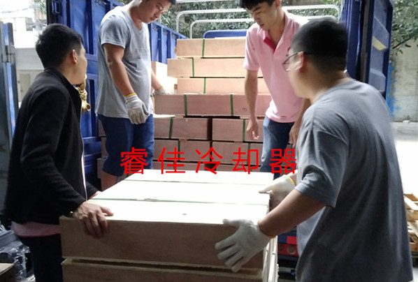 【廣東冷卻器廠家】<font color='red'>工程機械液壓油散熱器</font>發(fā)貨忙